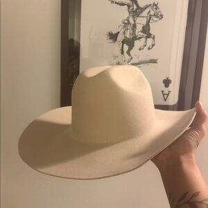 Stylish Cream Wide-Brim Hat